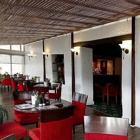 & Lounge Hotel
