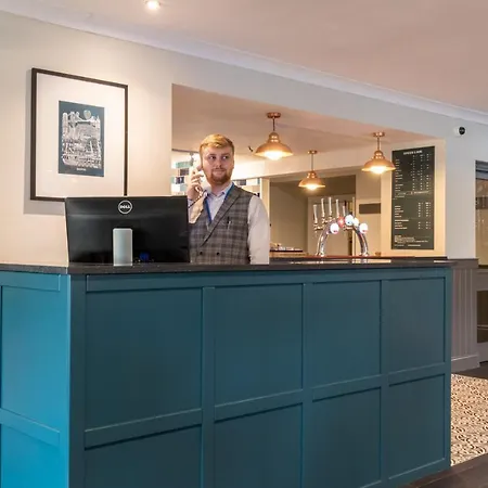 Hotel & Lounge