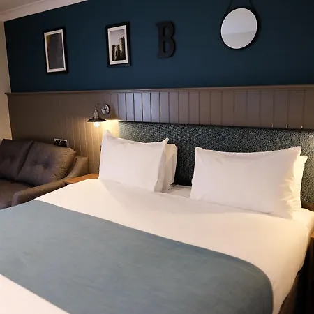 & Lounge Hotel