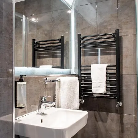 Hotel & Lounge 3*