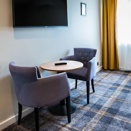 Hotel & Lounge