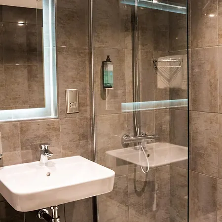 & Lounge Hotel